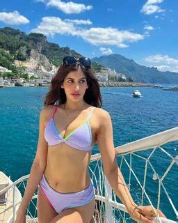7 Hot Sexy Ayesha Malik Bikini Pics