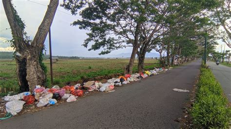 Lagi Tumpukan Sampah Berserakan Di Pinggiran Jalan Komplek Kejaksaan