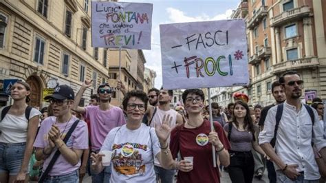 Roma Pride La Folla Della Brigata Arcobaleno Che Ha Invaso Le Vie