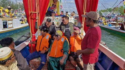 Pemerintah Dan Masyarakat Samboja Gelar Ritual Pesta Laut Pesisir