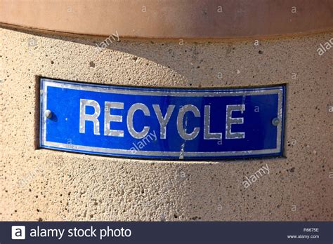 Dustbin logo hi-res stock photography and images - Alamy