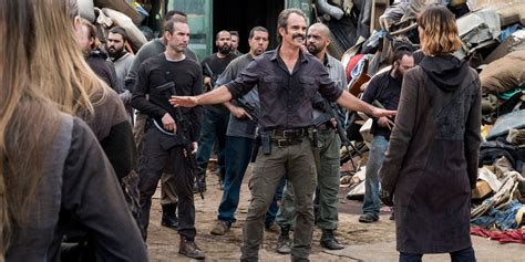 Walking Dead: Simon's Departure Changes All Out War