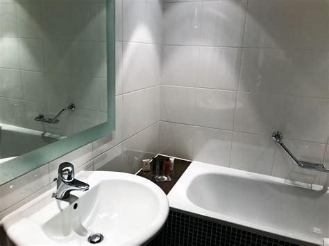 Where to stay at Gatwick - Hilton Gatwick South review - Turning left