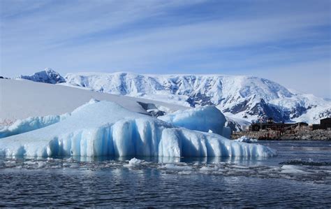 Ubrzano Se Topi Golemi Ledenjak Koji Se Odvojio Od Antarktika U Oceanu