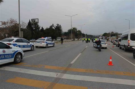 Denizli de feci kaza Yolun karşısına geçerken aracın çarptığı yaya