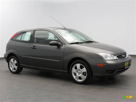 2005 Liquid Grey Metallic Ford Focus ZX3 SES Coupe 82791114 Photo 12