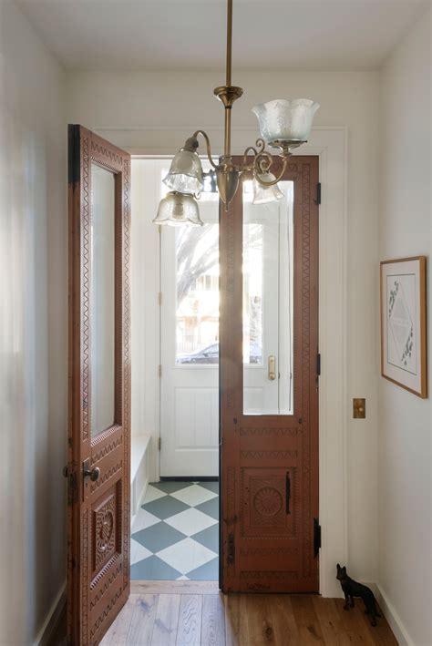 12 Expert Tips to Make a New House Look Old