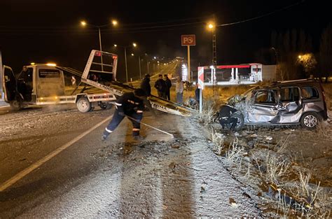 Ardahan da otomobil ile kamyonetin karıştığı kazada 1 kişi yaralandı