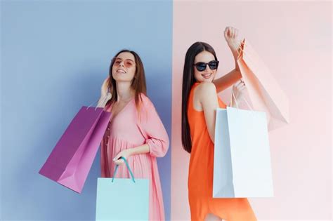 Mujeres Felices Con Bolsas De Compras Foto Premium