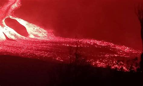 Nuevo flujo de lava de volcán de Pacaya avanza en La Breña