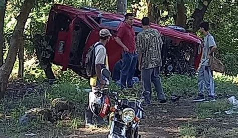 Tres personas resultan lesionadas en aparatoso accidente de tránsito en