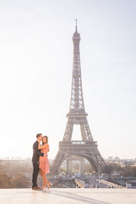 Eiffel Tower surprise proposal - TIMELESS PARIS PHOTOGRAPHY