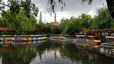 Green Lake Park and Yunnan University : Kunming China | Visions of Travel