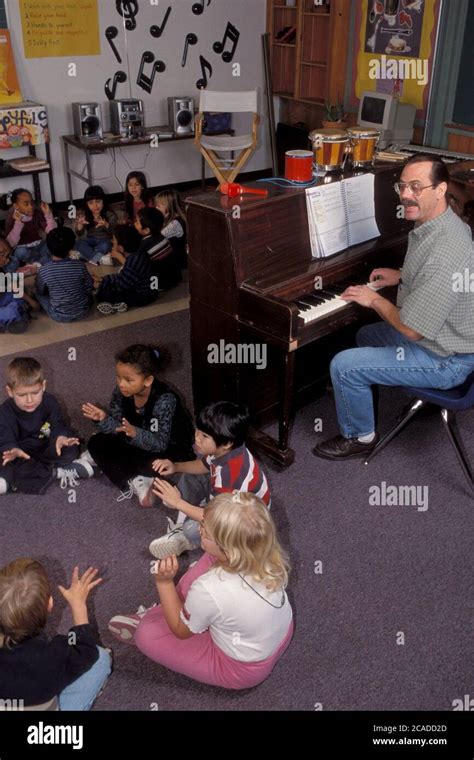 Children singing classroom hi-res stock photography and images - Alamy