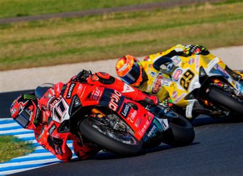 Superbike Bulega il più veloce nei test di Phillip Island chni