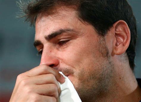 Iker Casillas El S Mbolo Del Real Madrid Obligado A Salir La Hora