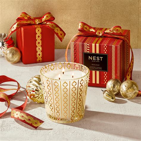 Snapklik.com : NEST Fragrances 3-Wick Candle- Holiday