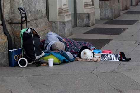 Roma Freddo Killer Un Altro Clochard Morto Al Gelo A Fiumicino