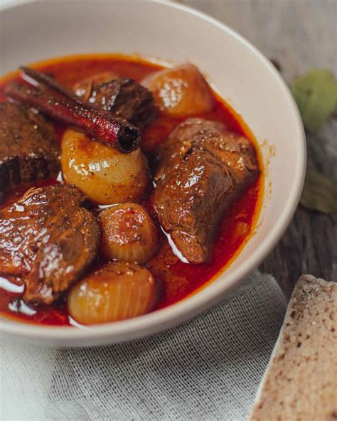 Stifado Traditional Beef Stew With Shallots Real Greek Recipes