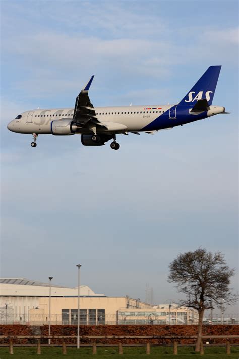 EI SIY Scandinavian Airlines Airbus A320NEO By Lucas Wu AeroXplorer