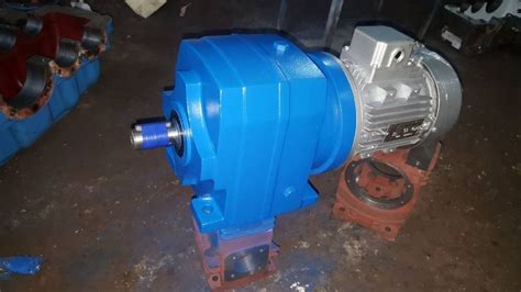 PEC 0 25 HP Tp 50 HP Helical Gearbox Gear Motor Voltage 415 Volt 0 1