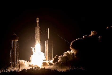 Spacex Falcon Heavy Rocket Launches Mysterious X 37b Space Plane For Us