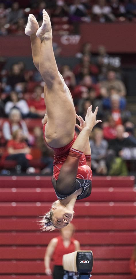 Photos Husker Women Gymnasts Finish Strong To Beat Minnesota