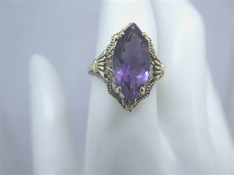 9CT GOLD VICTORIAN STYLE MARQUISE CUT AMETHYST RING Gem