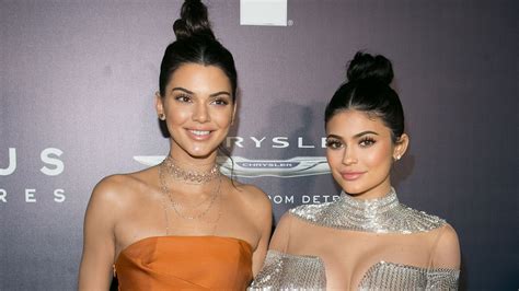 Kendall and Kylie Jenner Wore Matching Buns and High-Slits to a Golden ...