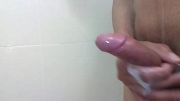 Mi pene en el baño XVIDEOS