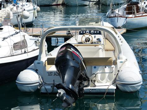 Outboard Vs Inboard Which Engine Is Best For You