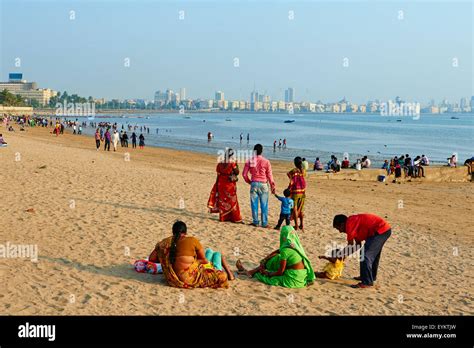 Mumbai india chowpatty beach hi-res stock photography and images - Alamy