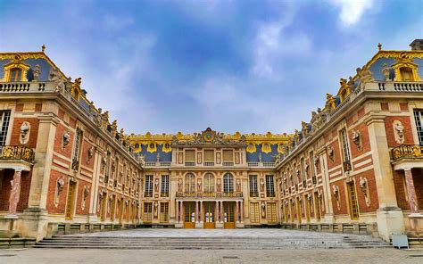 Download The Facade Of The Palace Of Versailles Wallpaper | Wallpapers.com
