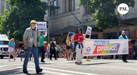 Katie Daviscourt On Twitter Seattle Local News KIRO7Seattle Marched