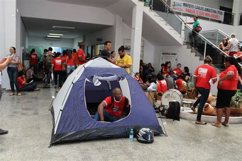 Professores Em Greve Ocupam Pr Dio Da C Mara De Palmas H Mais De