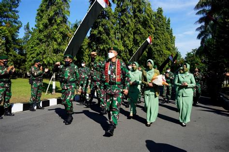 Pangdivif 2 Kostrad Pimpin Upacara Penerimaan Satgas Pamtas RI PNG