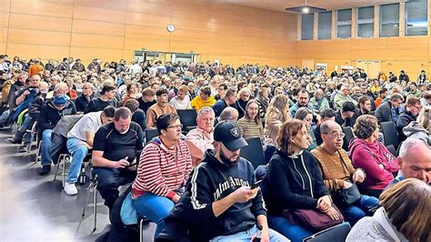 Narrentag in Oberndorf Rottweiler Narren reißen sich um Plaketten