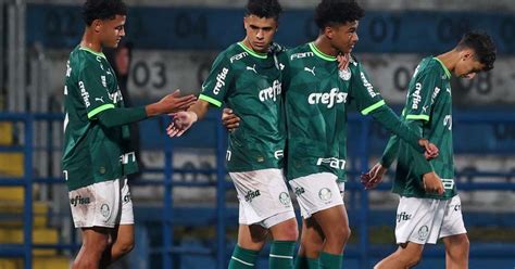 Palmeiras goleia o Araçatuba e garante vaga na terceira fase do