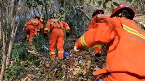 一架东航波音737客机在广西坠毁，引发山火