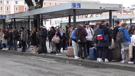 Sciopero Marzo Trasporti A Roma Chiusa La Metro A Lunghe Attese Per