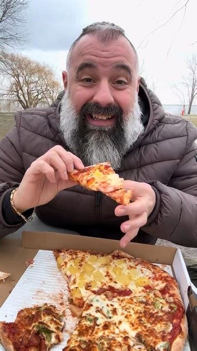 Hawaiian Pizza Was Invented By In 1962 Greek Immigrant Sam Panopoulos In Chataham Ontario Youtube