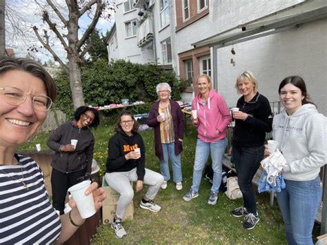 Kleidersammlung Aktion Im Pfarrgarten Und Babykleiderkorb