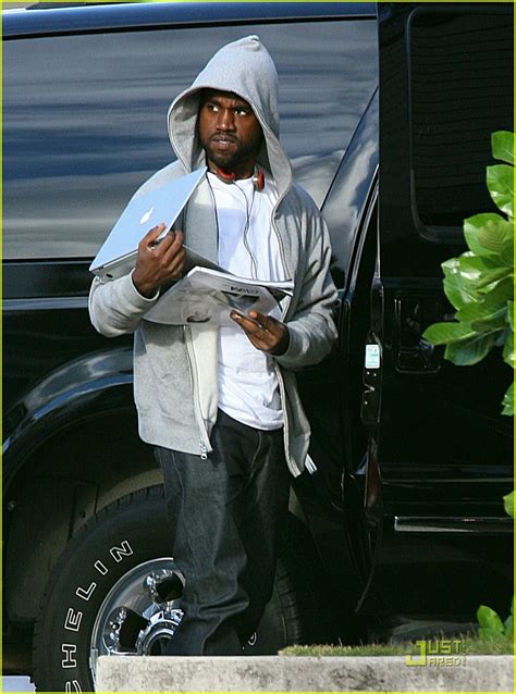 Kanye West Is Cool With The Paparazzi Photo 1416741 Kanye West