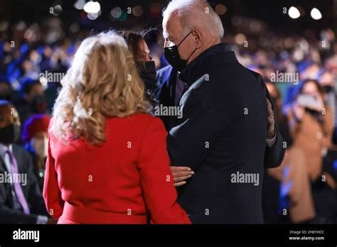 Joe biden kamala harris hug hi-res stock photography and images - Alamy