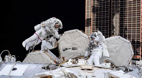 O Que Uma Caminhada Espacial E Como Astronautas A Fazem