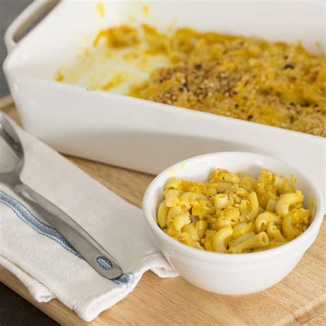 Get A Mouthful Of This Amazing Dairy Free Mac And Cheese Recipe Topped