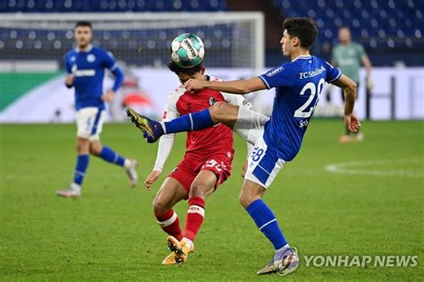 정우영 교체출전 프라이부르크 샬케에 2 0 승리권창훈 벤치 연합뉴스