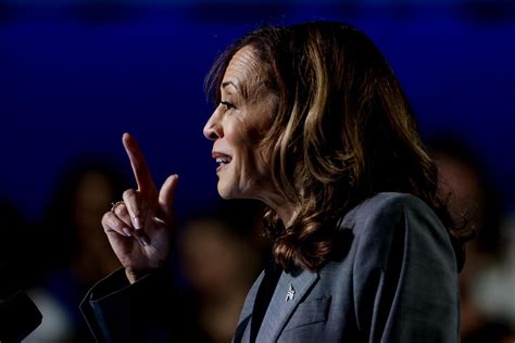 Kamala Harris Tiene Una Pistola Y Un Nuevo Mensaje Sobre Las Armas