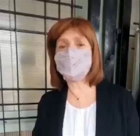 Bullrich llevó su campaña contra la virtualidad a una escuela y los