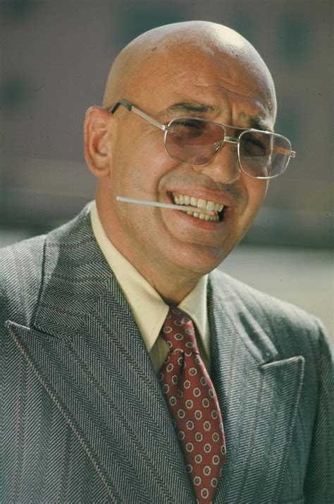 Telly Savalas Dans Kojak Tv Stars Movie Stars Bald Look Tv